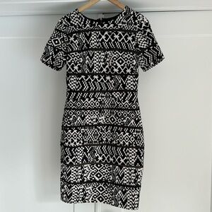 Chic Black & White Geometric Print Bodycon Dress - Short Sleeve, Knee-Length
